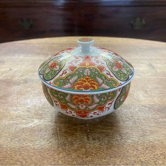 Vintage petite Imari style Asian lidded bar or bowl accent grand millennial - Picture 1 of 5